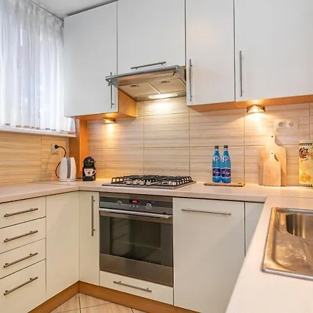 - Jagiellonska 10 *
